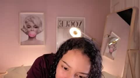 Snapshot of violet__15 chatting on 06-18-26, 11:58 violet__15 online show from 06-18-26, 11:58