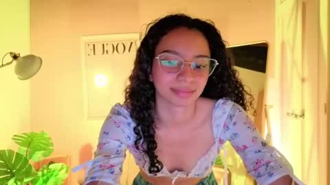 Snapshot of violet__15 chatting on 07-01-26, 06:40 violet__15 online show from 07-01-26, 06:40
