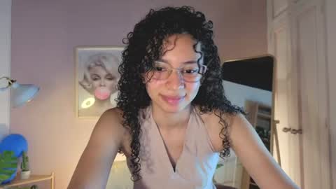 Snapshot of violet__15 chatting on 07-06-26, 12:02 violet__15 online show from 07-06-26, 12:02