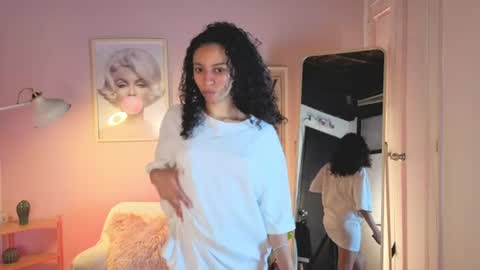 Snapshot of violet__15 chatting on 07-09-26, 12:20 violet__15 online show from 07-09-26, 12:20