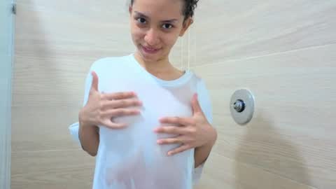 Snapshot of violet__15 chatting on 07-11-26, 12:19 violet__15 online show from 07-11-26, 12:19