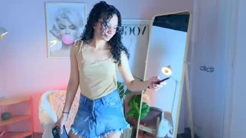 Snapshot of violet__15 chatting on 07-14-26, 12:11 violet__15 online show from 07-14-26, 12:11