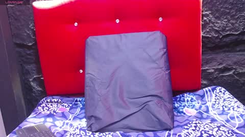 Violet online show from 04-14-26, 02:45