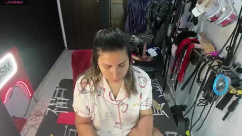 Snapshot of violet_bdsmx chatting on 10-21-25, 09:48 Kim online show from 10-21-25, 09:48