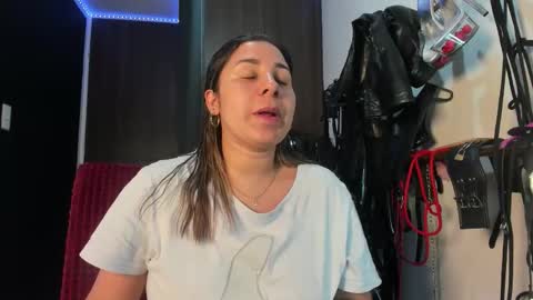 Snapshot of violet_bdsmx chatting on 11-08-25, 02:01 Kim online show from 11-08-25, 02:01