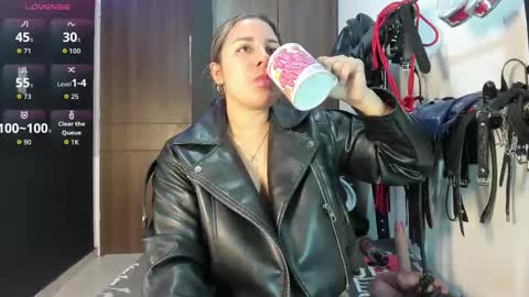 Snapshot of violet_bdsmx chatting on 01-14-26, 08:58 Kim online show from 01-14-26, 08:58