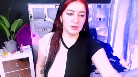 Snapshot of violet_bunnyy chatting on 09-16-25, 03:07 Violet online show from 09-16-25, 03:07