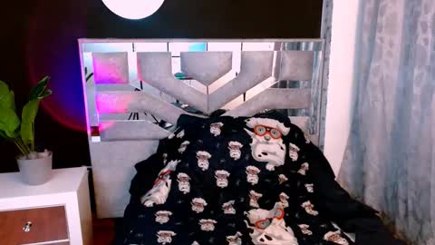 Snapshot of violet_bunnyy chatting on 10-15-25, 03:06 Violet online show from 10-15-25, 03:06