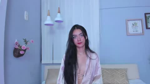 Snapshot of violet_moonligth chatting on 06-08-26, 02:06 violet_moonligth online show from 06-08-26, 02:06