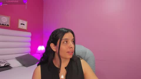 Snapshot of violet_sinclair chatting on 04-30-26, 03:18 violet_sinclair online show from 04-30-26, 03:18