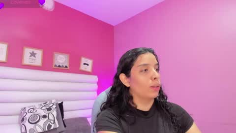 Snapshot of violet_sinclair chatting on 05-11-26, 11:27 violet_sinclair online show from 05-11-26, 11:27