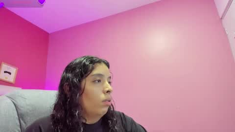 Snapshot of violet_sinclair chatting on 05-12-26, 11:29 violet_sinclair online show from 05-12-26, 11:29
