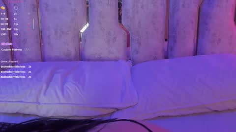 Snapshot of violet_sm chatting on 10-18-25, 03:53 violet_sm online show from 10-18-25, 03:53