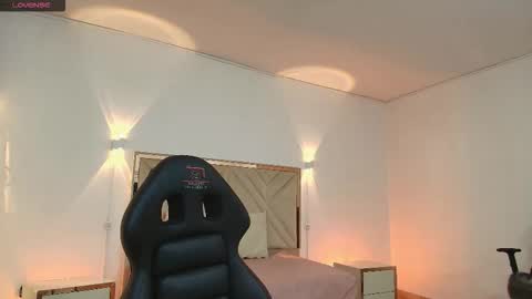 violet_tay1 online show from 10-21-25, 11:00