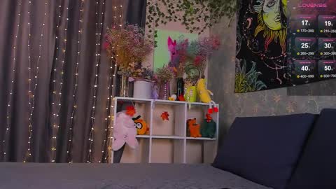 Snapshot of violet_walker7 chatting on 10-25-25, 04:42 Violet online show from 10-25-25, 04:42