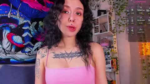 Snapshot of violet_walker7 chatting on 04-11-26, 04:17 Violet online show from 04-11-26, 04:17