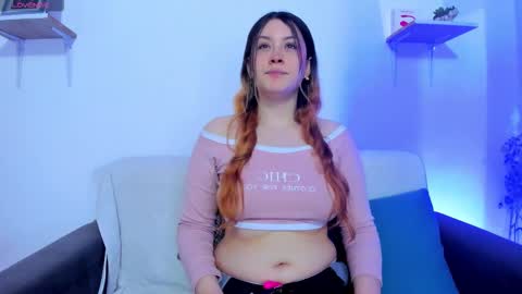 Snapshot of violeta_cutee chatting on 02-19-26, 02:02 Violeta online show from 02-19-26, 02:02