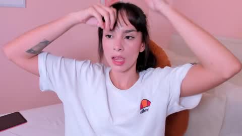 Snapshot of violeta_rodriguez_ chatting on 04-27-26, 05:55 Violeta Rodriguez online show from 04-27-26, 05:55