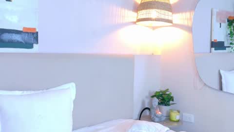 Violet online show from 04-16-26, 11:44