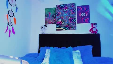 Snapshot of violetbunnyy1 chatting on 01-11-25, 06:03 Violet online show from 01-11-25, 06:03