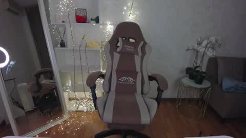 Violet online show from 10-18-25, 05:54