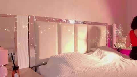 Violet online show from 11-19-25, 05:13