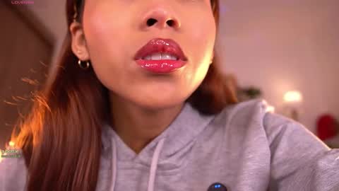 violeth___ online show from 12-19-25, 01:18