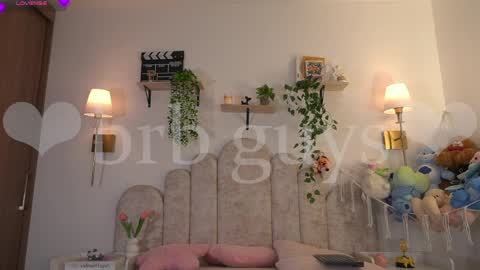 violeth___ online show from 04-07-26, 01:22