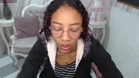 violeth_b online show from 12-17-24, 12:43