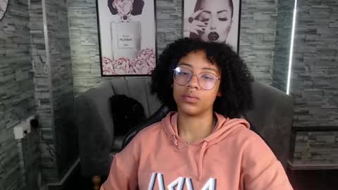 violeth_b online show from 09-10-25, 12:38