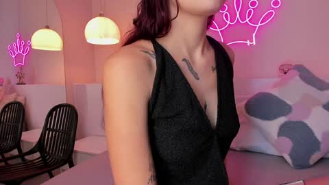Snapshot of violeth_hill chatting on 01-07-25, 08:31 Violeth Hill online show from 01-07-25, 08:31