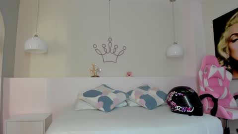Snapshot of violeth_hill chatting on 01-09-25, 03:26 Violeth Hill online show from 01-09-25, 03:26