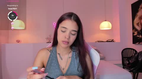 Snapshot of violeth_hill chatting on 01-27-25, 08:17 Violeth Hill online show from 01-27-25, 08:17