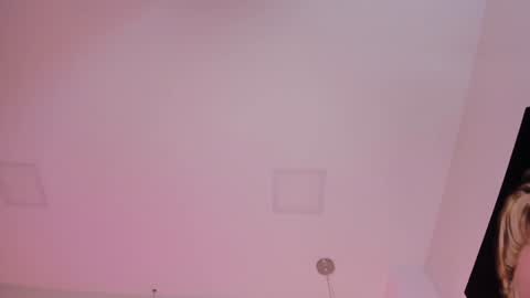 Snapshot of violeth_hill chatting on 02-07-25, 08:11 Violeth Hill online show from 02-07-25, 08:11