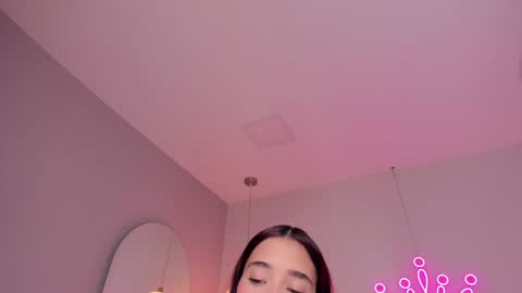 Snapshot of violeth_hill chatting on 02-07-25, 08:42 Violeth Hill online show from 02-07-25, 08:42
