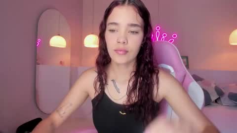 Snapshot of violeth_hill chatting on 02-09-25, 08:56 Violeth Hill online show from 02-09-25, 08:56