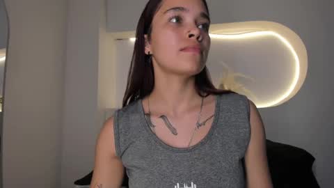 Snapshot of violeth_hill chatting on 02-17-25, 04:09 Violeth Hill online show from 02-17-25, 04:09