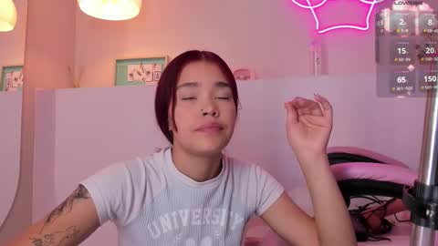 Snapshot of violeth_hill chatting on 09-14-25, 07:57 Violeth Hill online show from 09-14-25, 07:57