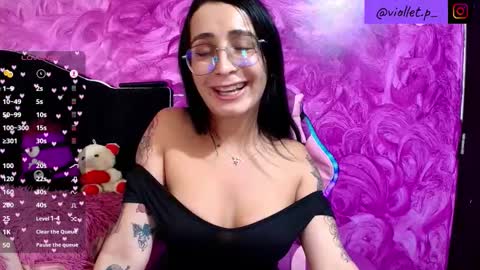 Snapshot of violetita7 chatting on 10-24-25, 01:24 Violetita de mil colores online show from 10-24-25, 01:24