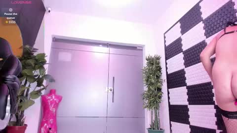 Snapshot of violetlux chatting on 11-27-25, 08:33 VioletLux online show from 11-27-25, 08:33