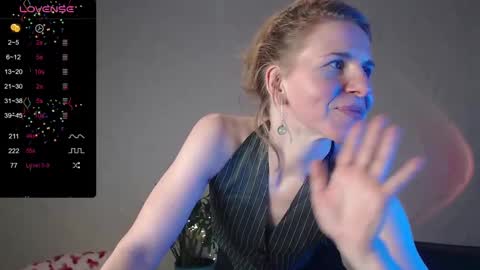 Snapshot of violetplath chatting on 01-26-25, 05:56 Violet  next stream December 6 online show from 01-26-25, 05:56