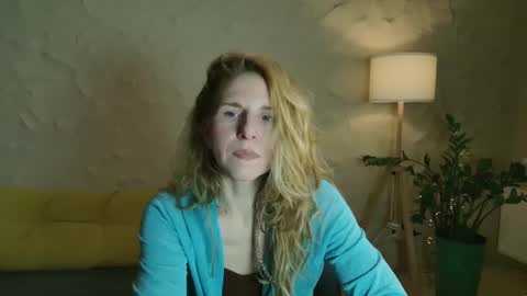 Snapshot of violetplath chatting on 03-03-25, 09:15 Violet  next stream December 6 online show from 03-03-25, 09:15