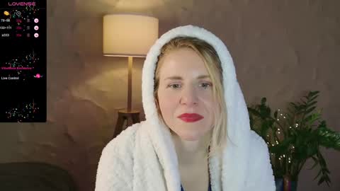 Snapshot of violetplath chatting on 03-09-25, 11:14 Violet  next stream December 6 online show from 03-09-25, 11:14