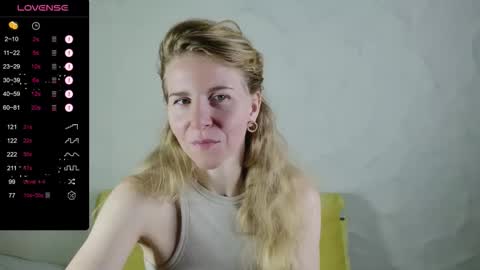 Snapshot of violetplath chatting on 10-05-25, 10:13 Violet  next stream December 6 online show from 10-05-25, 10:13