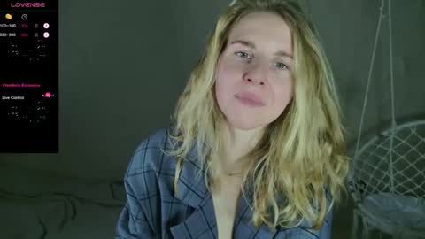 Snapshot of violetplath chatting on 10-17-25, 09:28 Violet  next stream December 6 online show from 10-17-25, 09:28