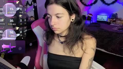 Snapshot of violetqs chatting on 12-17-25, 07:09 online show from 12-17-25, 07:09