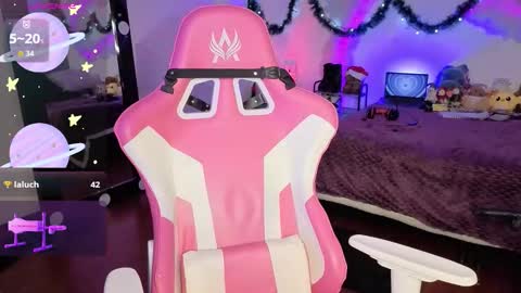 Snapshot of violetqs chatting on 12-19-25, 09:44 online show from 12-19-25, 09:44