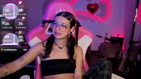 Snapshot of violetqs chatting on 02-13-26, 07:26 online show from 02-13-26, 07:26