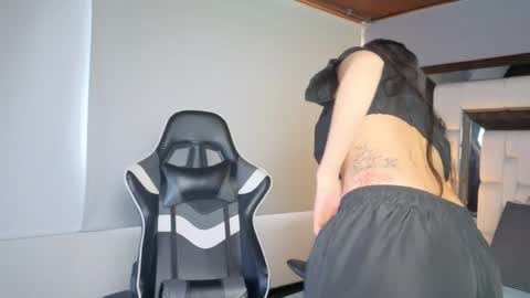 Snapshot of violetskinny chatting on 04-21-26, 08:34 violetskinny online show from 04-21-26, 08:34
