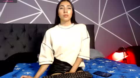 Snapshot of violett1126 chatting on 04-16-26, 04:46 1126 online show from 04-16-26, 04:46